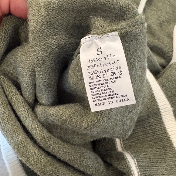 Harper & Lane - Turtleneck Sweater - Picture 4 of 5